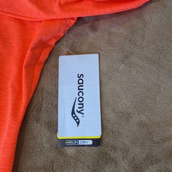 NWT - Saucony Swift running shirt - Size S - Picture 4 of 10